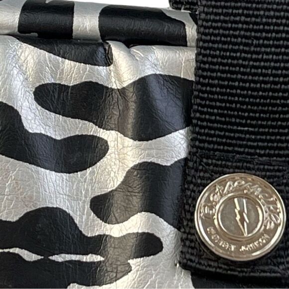 BETSEYVILLE BETSEY JOHNSON Metallic Silver & Black Leopard Padded Laptop Case - Picture 4 of 9